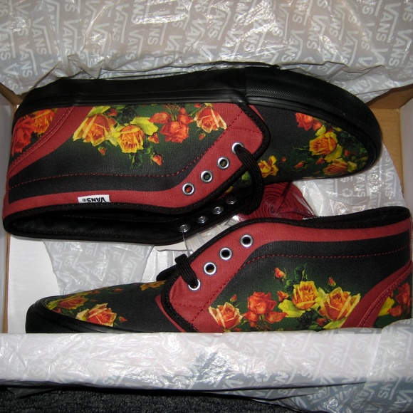 SUPREME x VANS x JEAN PAUL GAULTIER 2019 Chukka main image 9